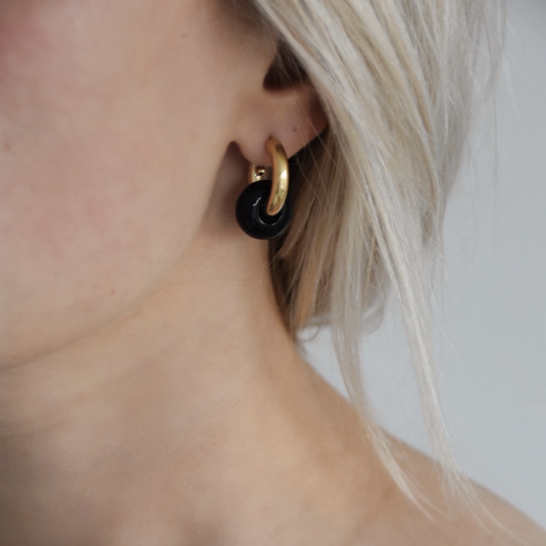 Een trouwe Rimpelingen Streven oorbellen met zwarte steen - SUUS - Handmade jewellerySUUS – Handmade  jewellery