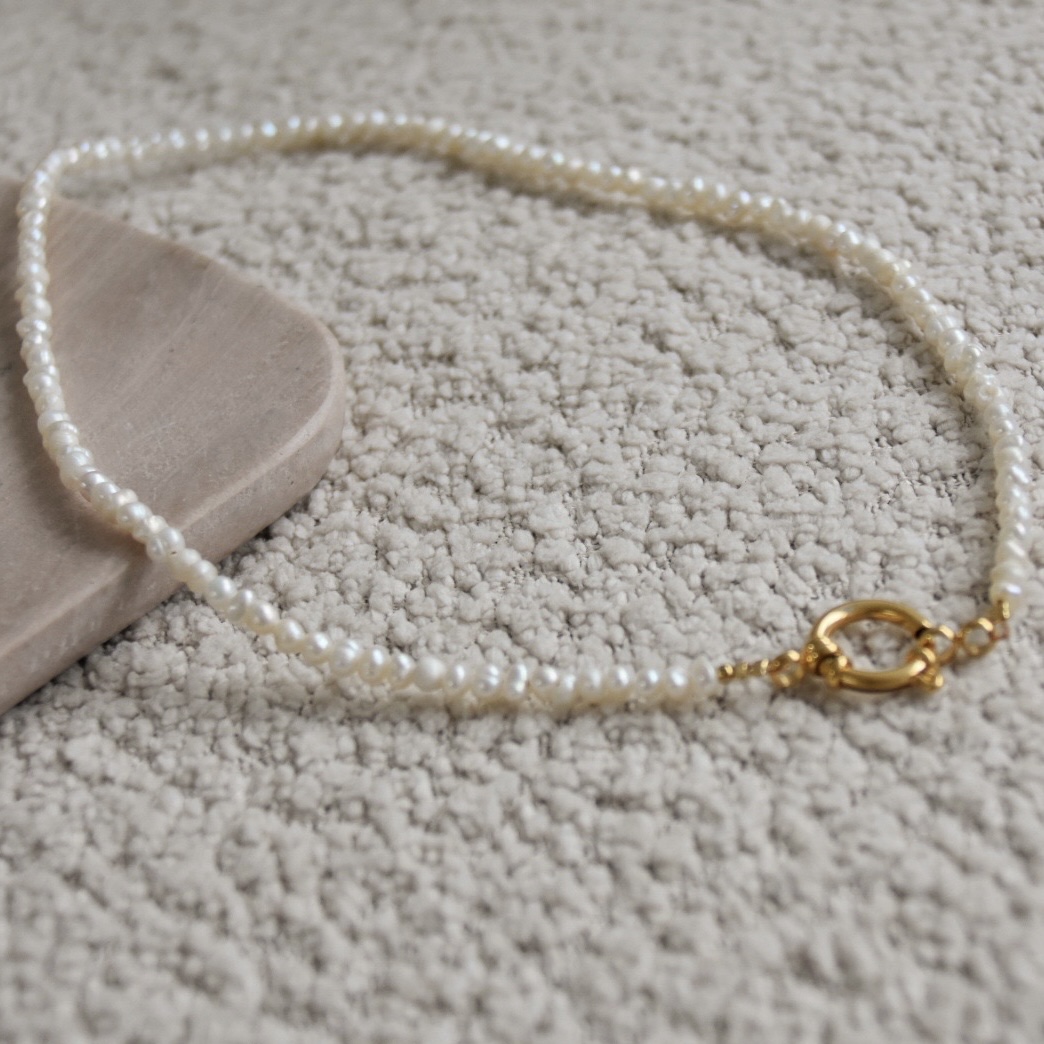 alleen Prijs band ketting zoetwaterparel queen B - SUUS - Handmade jewellerySUUS – Handmade  jewellery